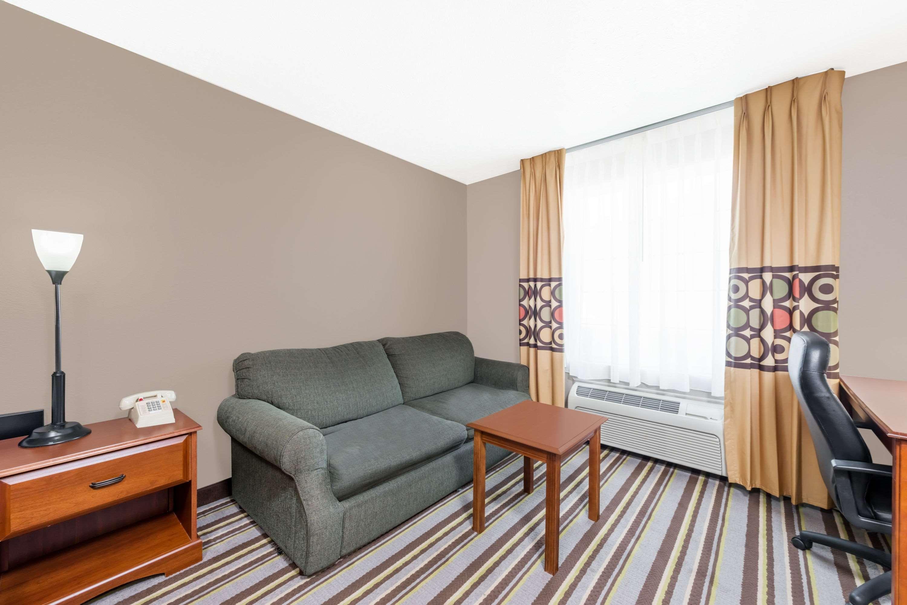 Super 8 By Wyndham Bolivar Εξωτερικό φωτογραφία